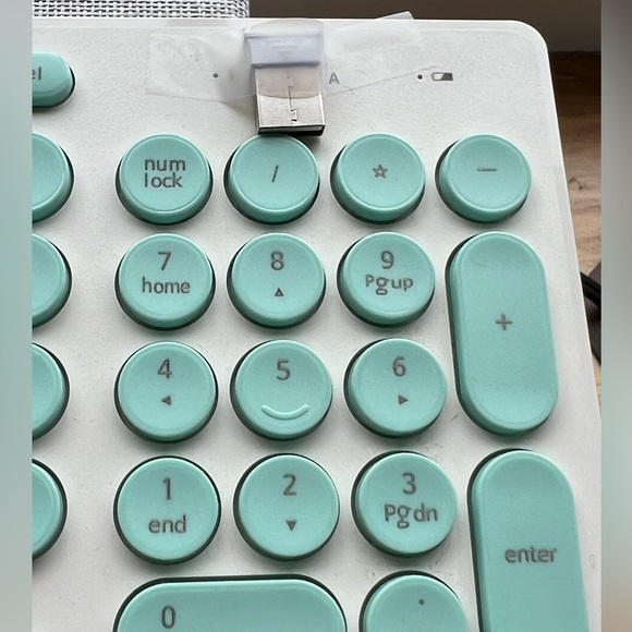 FD Wireless Keyboard & Mouse Combo - Picture 4 of 4